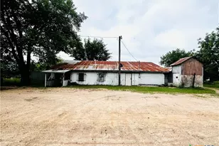 305 Yale St, Cameron, TX 76520 - Photo 17