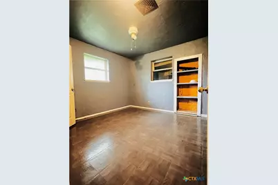 305 Yale Street, Cameron, TX 76520 - Photo 9