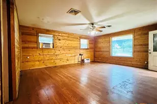 305 Yale St, Cameron, TX 76520 - Photo 5