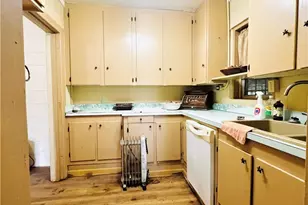 305 Yale St, Cameron, TX 76520 - Photo 23