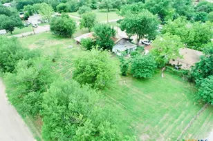 305 Yale St, Cameron, TX 76520 - Photo 31