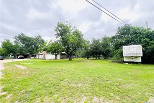 305 Yale St, Cameron, TX 76520 - Photo 19