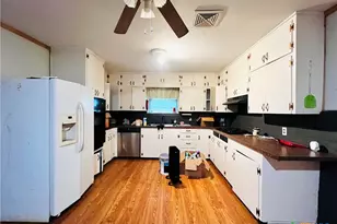 305 Yale St, Cameron, TX 76520 - Photo 3