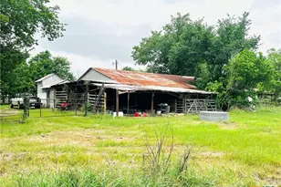 305 Yale St, Cameron, TX 76520 - Photo 27