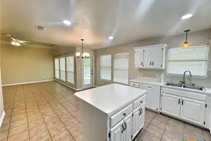 2062 N Ranch Estates Blvd, New Braunfels, TX 78130 - Photo 7