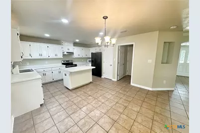 2062 N Ranch Estates Boulevard, New Braunfels, TX 78130 - Photo 3