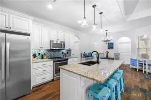 201 Amberglow Ct, Victoria, TX 77904 - Photo 9