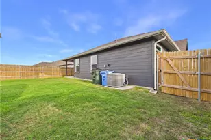1012 Betsy Dr, Seguin, TX 78155 - Photo 31