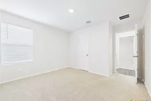 1012 Betsy Dr, Seguin, TX 78155 - Photo 13
