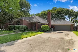 110 Champions Row, Victoria, TX 77904 - Photo 5
