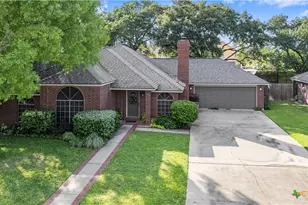 110 Champions Row, Victoria, TX 77904 - Photo 3