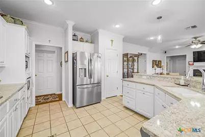 230 Dewberry Lane, Victoria, TX 77904 - Photo 9