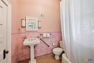403 E Bowie St, Luling, TX 78648 - Photo 31