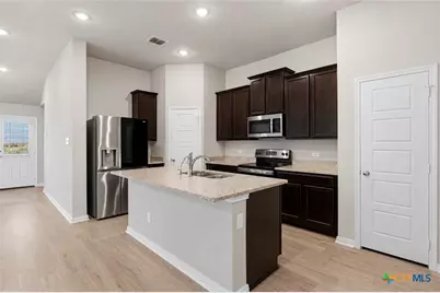 2905 Greenbriar, Seguin, TX 78155 - Photo 11