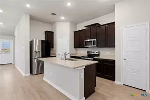 2905 Greenbriar, Seguin, TX 78155 - Photo 11