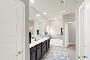 109 Grand View, Floresville, TX 78114 - Photo 21