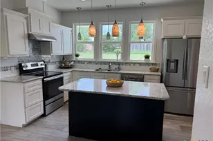 1211 W 6th St, Lampasas, TX 76550 - Photo 9