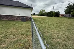 1211 W 6th St, Lampasas, TX 76550 - Photo 27