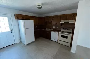 202 N Walnut, Lampasas, TX 76550 - Photo 3