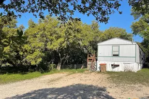 122 Sonnyland Dr, Canyon Lake, TX 78133 - Photo 5