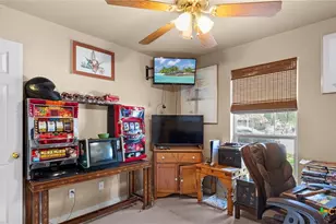 909 Queens Dr, New Braunfels, TX 78130 - Photo 25