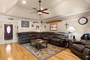909 Queens Dr, New Braunfels, TX 78130 - Photo 9