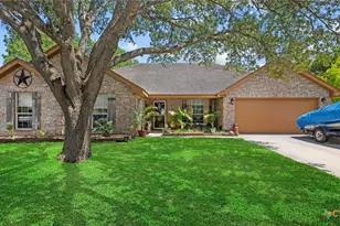 909 Queens Dr, New Braunfels, TX 78130 - Photo 1