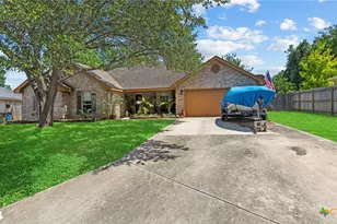 909 Queens Dr, New Braunfels, TX 78130 - Photo 3
