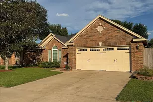303 Arabian Dr, Victoria, TX 77904 - Photo 3