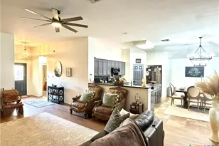 303 Arabian Dr, Victoria, TX 77904 - Photo 7