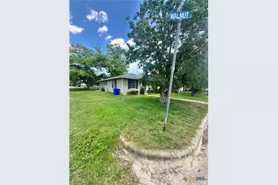401 Walnut, Yoakum, TX 77954 - Photo 19