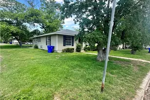 401 Walnut, Yoakum, TX 77954 - Photo 19