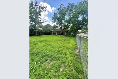 401 Walnut, Yoakum, TX 77954 - Photo 17