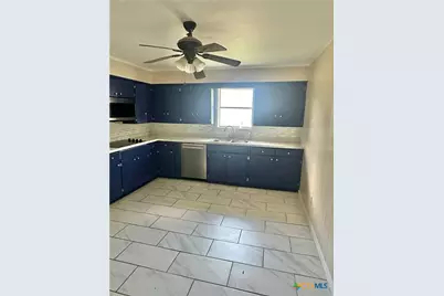 401 Walnut, Yoakum, TX 77954 - Photo 9