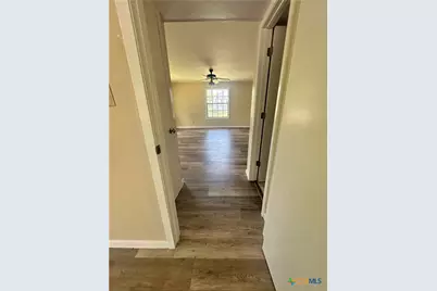 401 Walnut, Yoakum, TX 77954 - Photo 5