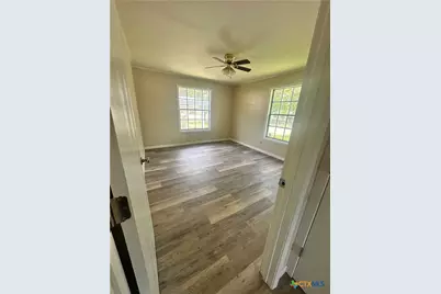 401 Walnut, Yoakum, TX 77954 - Photo 3