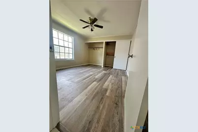 401 Walnut, Yoakum, TX 77954 - Photo 13