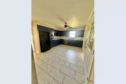 401 Walnut, Yoakum, TX 77954 - Photo 7