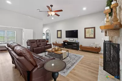 659 Winding View, New Braunfels, TX 78132 - Photo 5