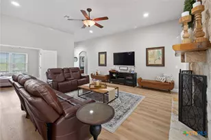 659 Winding View, New Braunfels, TX 78132 - Photo 5