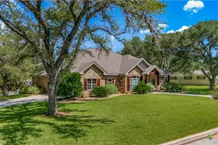 104 Trinity St, Yoakum, TX 77995 - Photo 3