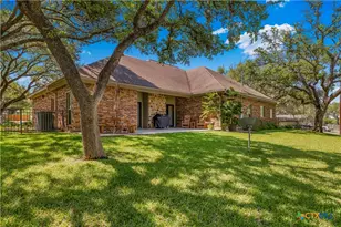 104 Trinity St, Yoakum, TX 77995 - Photo 37