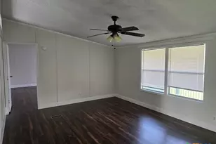 566 Gateway Cir, New Braunfels, TX 78130 - Photo 3