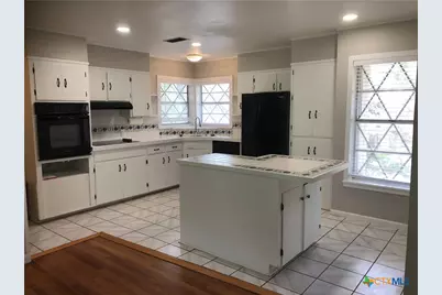 1175 Canyon Drive, New Braunfels, TX 78130 - Photo 11