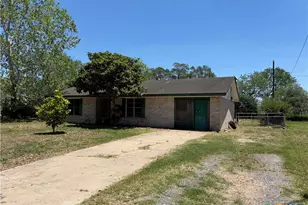 1195 Gay Meadow Ln, Goliad, TX 77963 - Photo 3