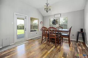 105 Belle Ct, Port Lavaca, TX 77979 - Photo 5
