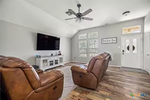 105 Belle Ct, Port Lavaca, TX 77979 - Photo 3