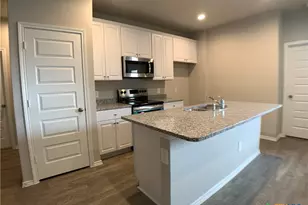 1137 Gracie Wy, New Braunfels, TX 78130 - Photo 5