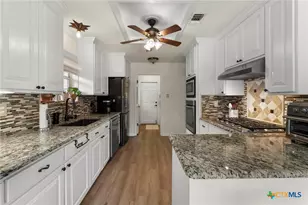 920 Queens Dr, New Braunfels, TX 78130 - Photo 13