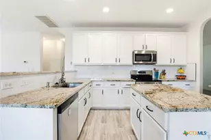 917 San Fernando Ln, New Braunfels, TX 78132 - Photo 3